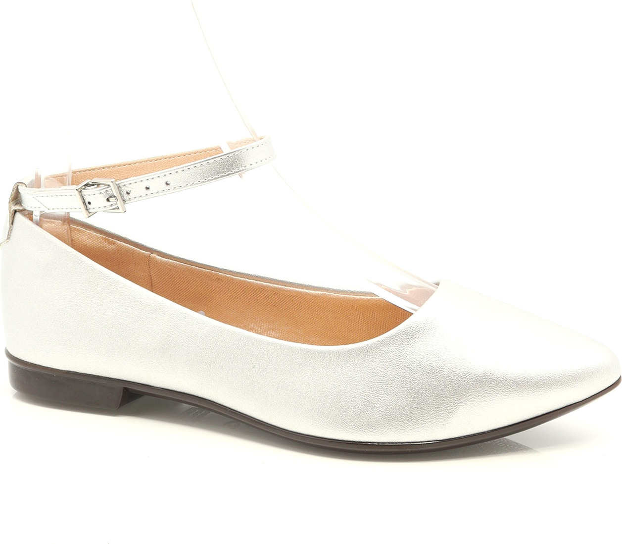 SOULIER AVEC COURROIE À LA CHEVILLE
